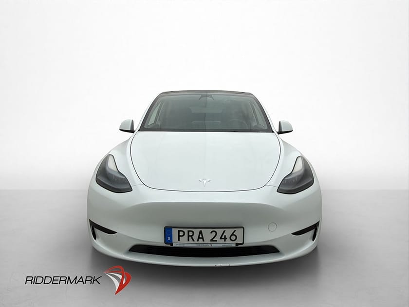 Bild 3 av Tesla Model Y Standard Range RWD Svensksåld Panorama Drag