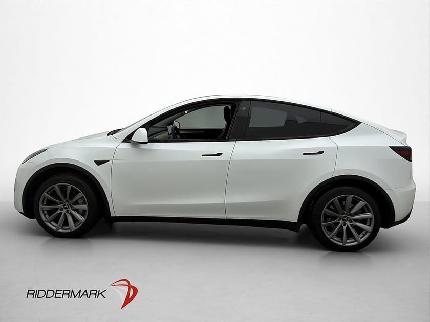 Bild 5 av Tesla Model Y Standard Range RWD Svensksåld Panorama Drag