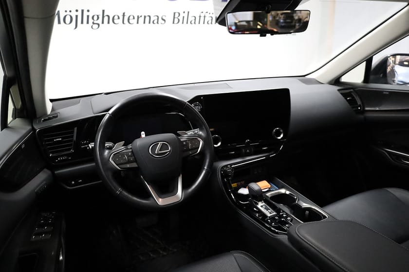 Bild 3 av Lexus NX 450h+ Plug-In Executive Teknikpaket Taklucka