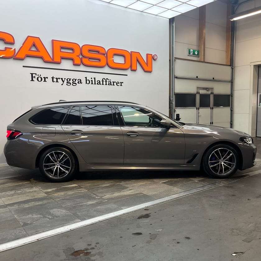 Bild 3 av BMW 540d xDrive Touring M Sport Pano H&K 360° Carplay Drag