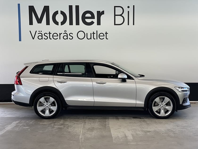 Bild 5 av Volvo V60 Cross Country D4 190hk Momentum Drag Värmare Gps