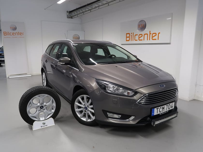 Bild 1 av Ford Focus Kombi 1.0 Titanium V-Däck ingår Dragkrok-Motorvärmare-B
