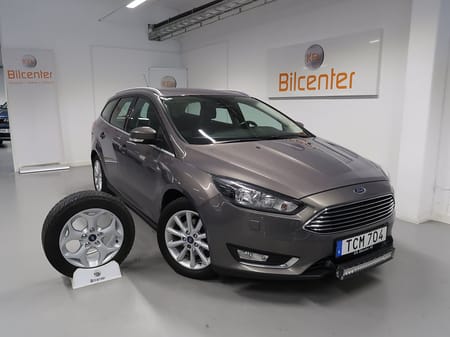 Ford Focus Kombi 1.0 Titanium V-Däck ingår Dragkrok-Motorvärmare-B