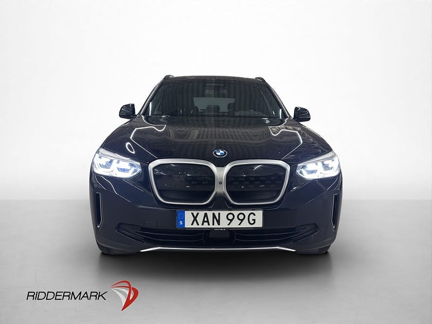 Bild 3 av BMW iX3 286hk Charged Plus Panorama H/K 360° Drag Head-Up