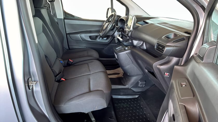 Bild 3 av Opel Combo Cargo L1H2 1.5 BlueHDi EAT 131hk, Värmare Drag Carplay
