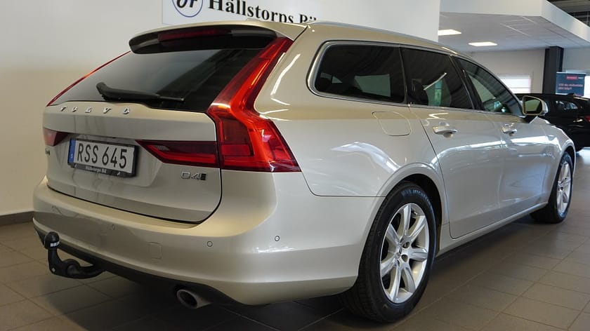 Bild 3 av Volvo V90 D4 AWD/AUTO/MOMENTUM/EURO6/DRAGKROK/NAVI/B-KAMERA