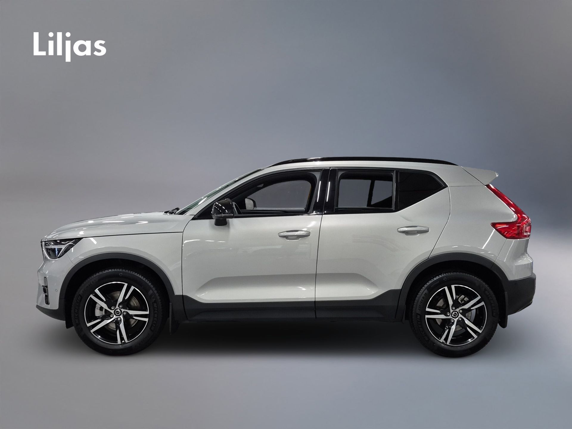 Volvo XC40 B3 FWD Bensin Plus Dark 2025, bild 3/10