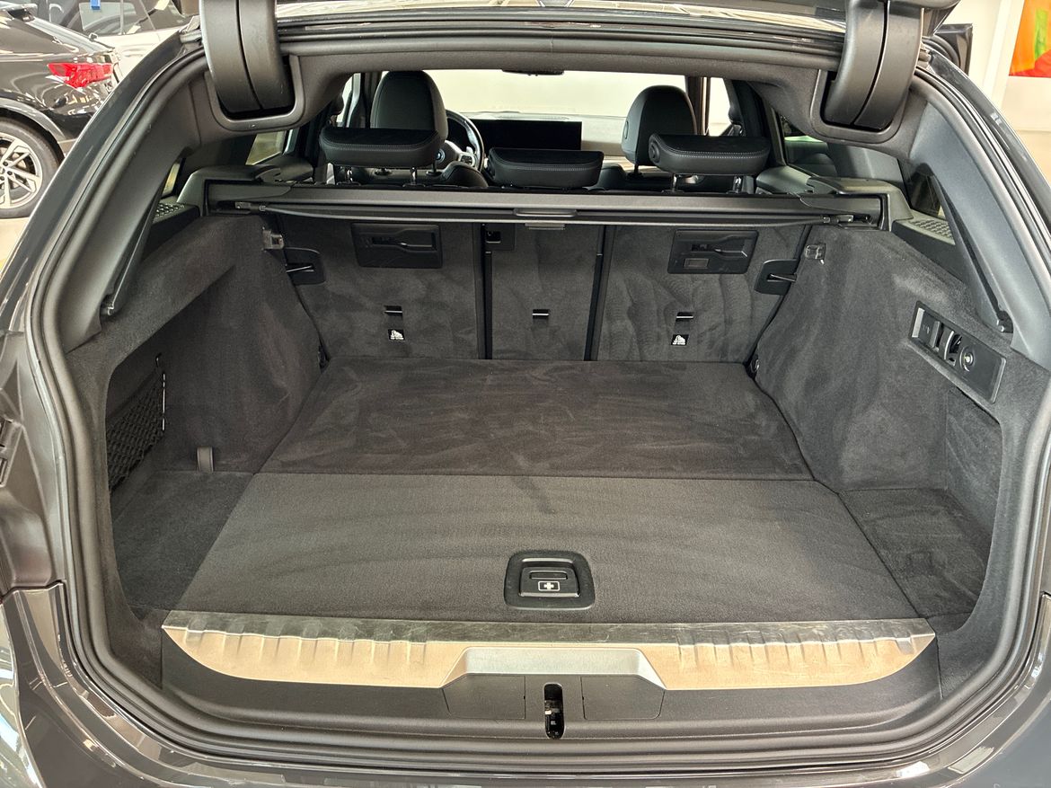 BMW BMW 330e xDrive Touring — bild 24