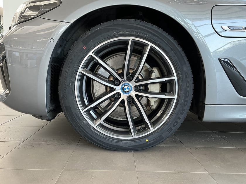 Bild 4 av BMW 530e xDrive Touring M Sport Drag HiFi Rattvärme Park Assist