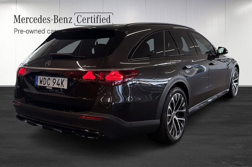 Bild 3 av Mercedes-Benz E 300 de 4MATIC All-Terrain Drag Superscreen Burmester