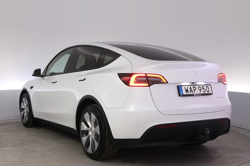 Bild 4 av Tesla Model Y Long Range AWD Autopilot Pano Drag