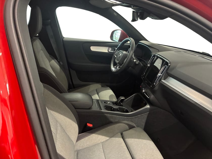 Bild 4 av Volvo XC40 B4 FWD Bensin Core SE