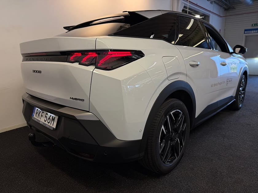 Bild 3 av Peugeot 3008 Hybrid 145 1.2 145hk GT ULTIMATE | Vhjul / 360°/ Drag/ MOMS