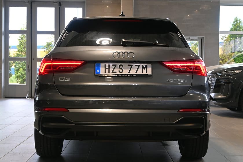 Bild 4 av Audi Q3 45 TFSI e S Tronic S Line MATRIX Drag Cockpit