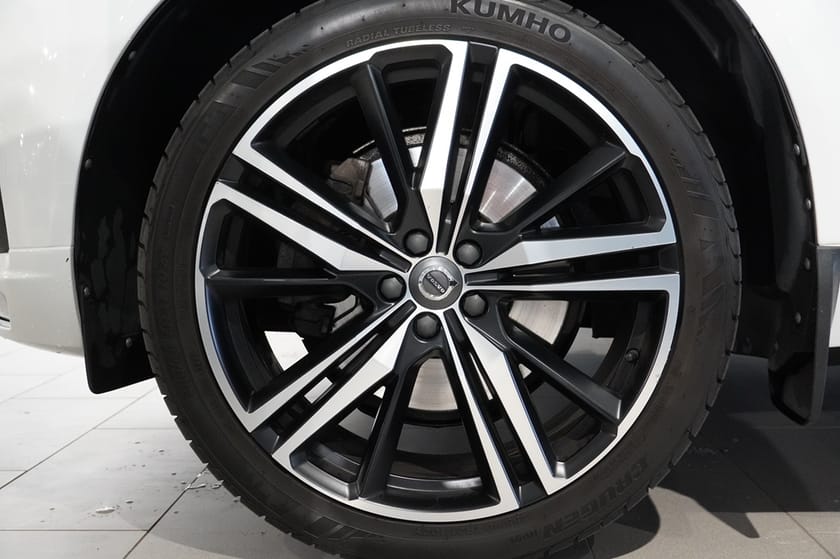 Bild 4 av Volvo XC60 T5 AWD R-Design.PANO/HUD/21"/BLIS/Tekikpaket PRO M