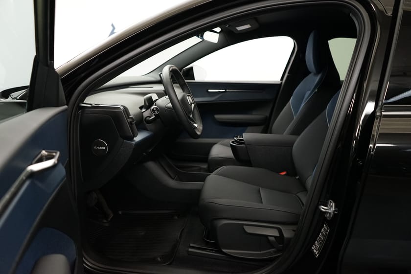 Bild 3 av Volvo EX30 Single Motor Extended Range M R Plus Edition, Navigation
