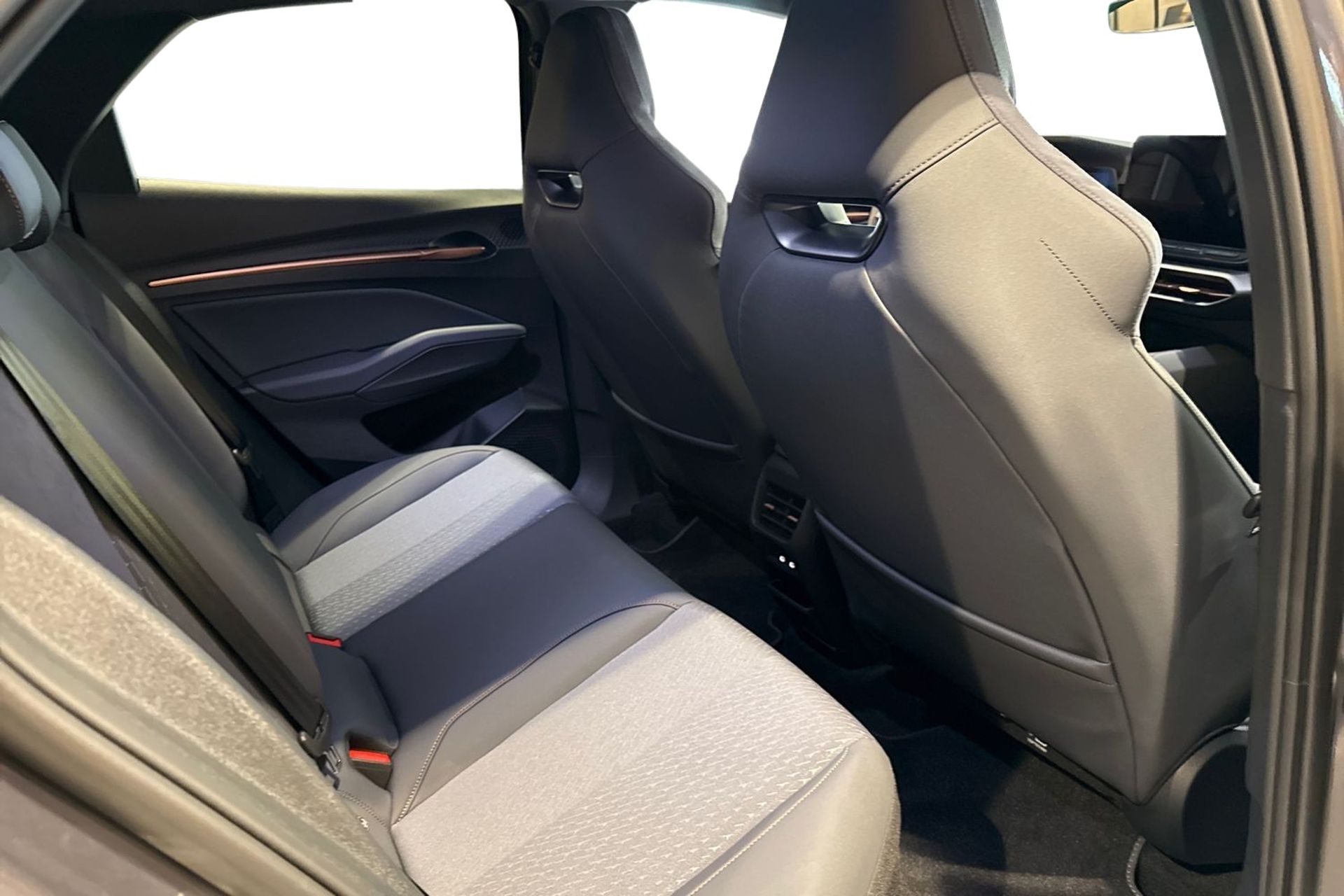 Cupra Raval 52 kWh 2026, kuva 7/10