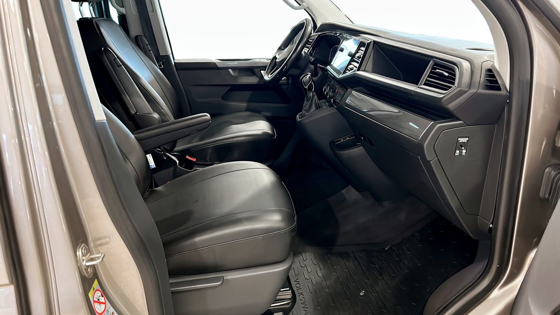 Volkswagen Multivan 2020, photo 3/10