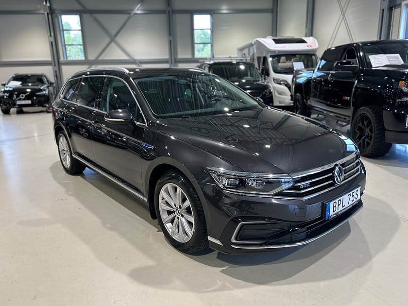 Bild 2 av Volkswagen Passat Sportscombi GTE SC 1.4 TSI 218hk Värmare / Drag / Moms