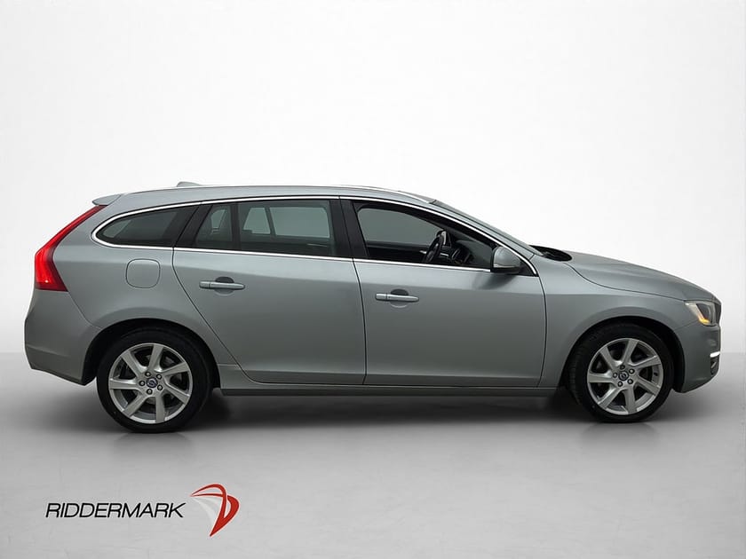 Bild 4 av Volvo V60 D4 Summum Taklucka Skinn Navi Värmare Keyless