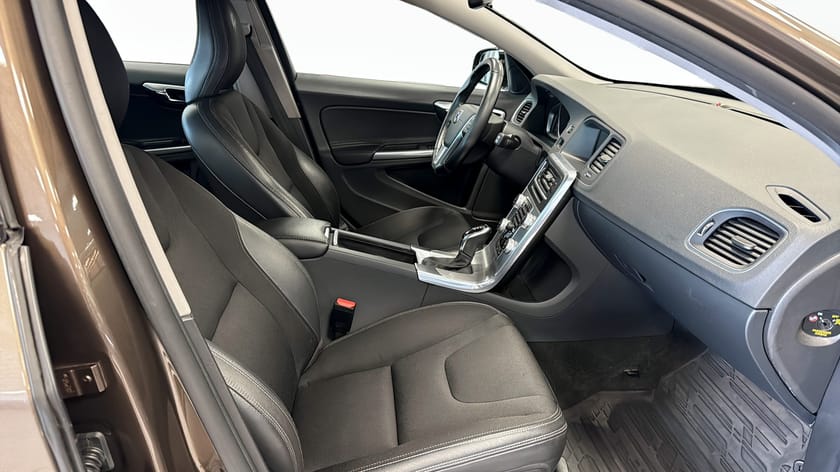 Bild 3 av Volvo V60 Cross Country D4 AWD Momentum BE