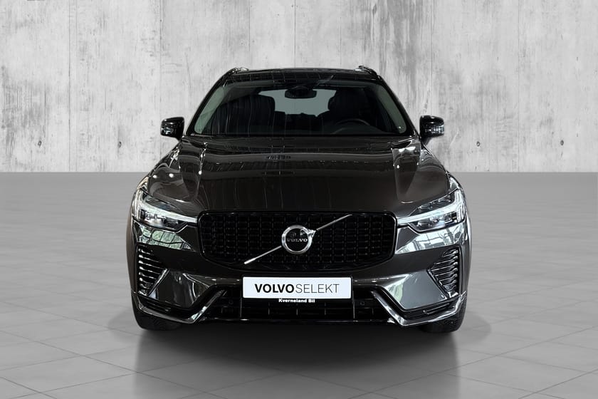 Bilde 2 av Volvo XC60 T6 Plus Dark 350hk/Pano/Hengerfeste/Google/Skinn