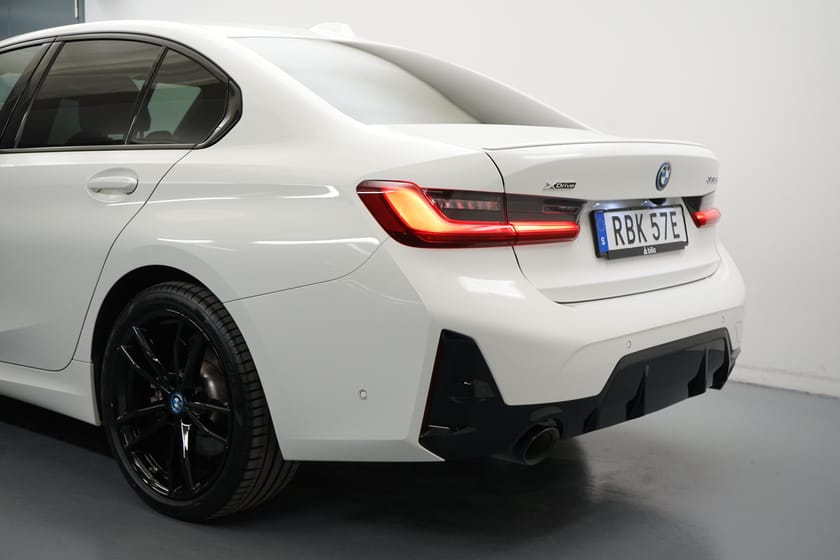 Bild 3 av BMW 330e xDrive Sedan M Sport | Drag | Harman Kardon | Connected Pro | Widescreen | 19"
