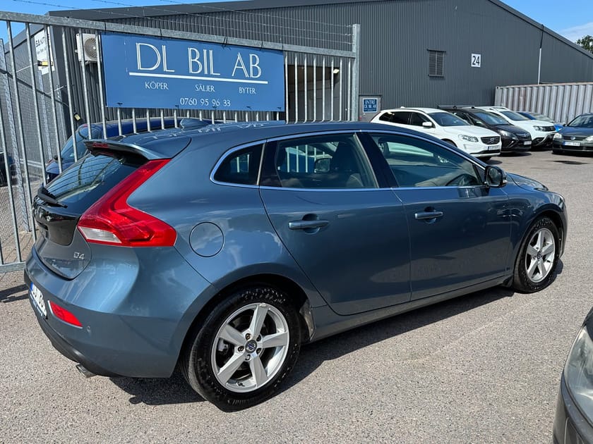 Bild 3 av Volvo V40 D4 177hk Momentum|KAMERA|SoV|NYSERV|