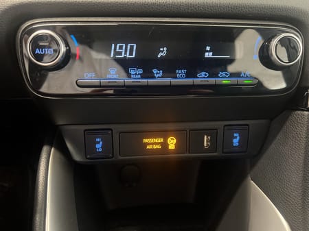 Toyota Yaris Hybrid 1,5 HSD / Active / Komfortpaket / V-hjul