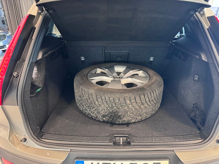 Bild 5 av Volvo XC40 B4 AWD Bensin Mom Adv Navi Pro Edt(V-hjul)