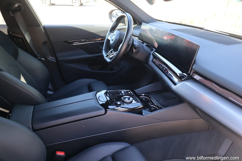 Bild 4 av BMW 530e 530 Plug-In Hybrid 299hk Aut M-sport Momsbil Navi Drag 1 Ägare