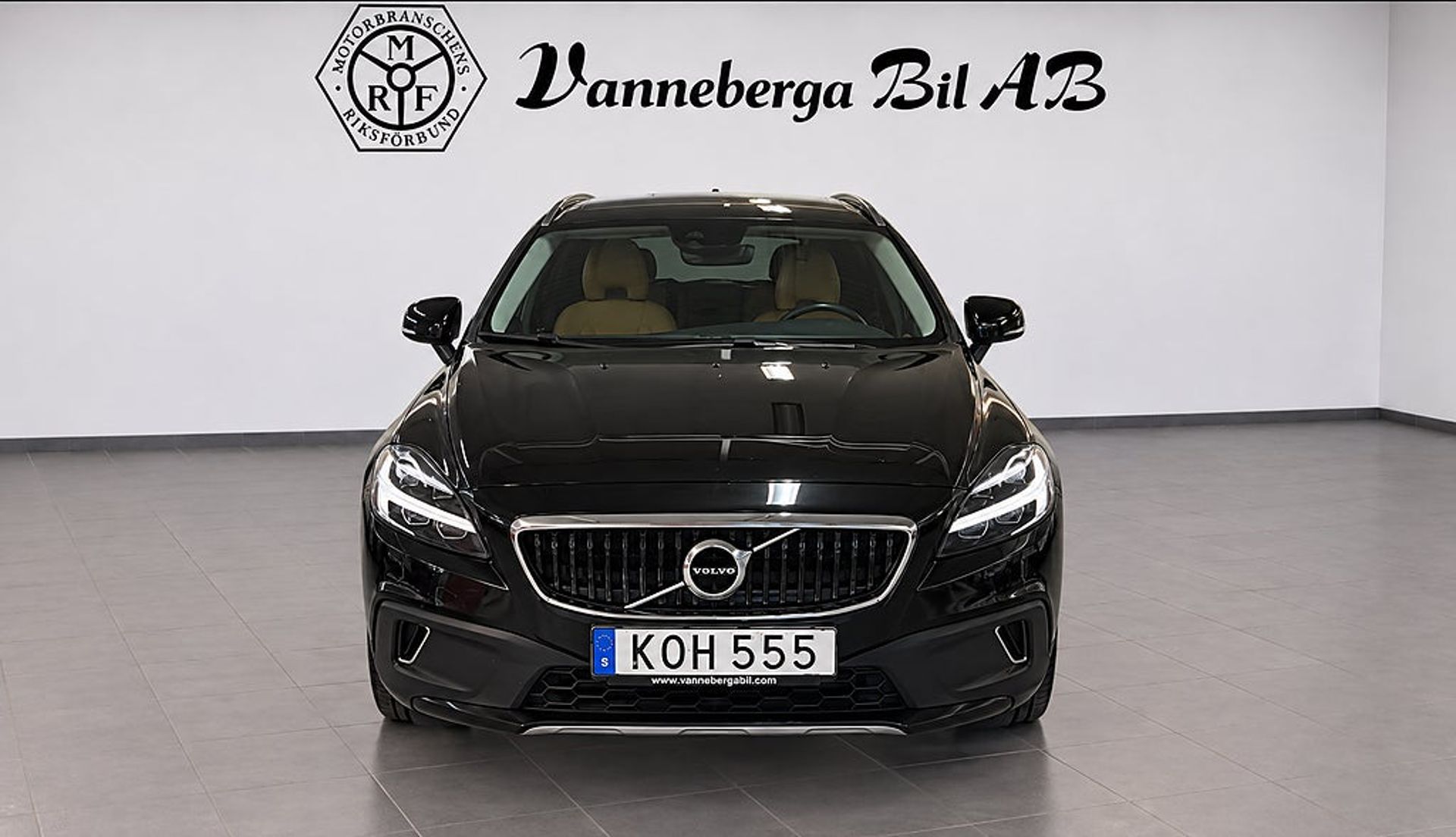 Volvo V40 Cross Country 2018, photo 2/8