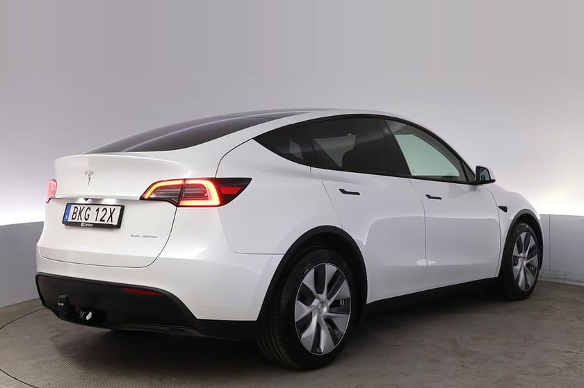 Bild 5 av Tesla Model Y Long Range AWD Autopilot Pano Drag V-Hjul