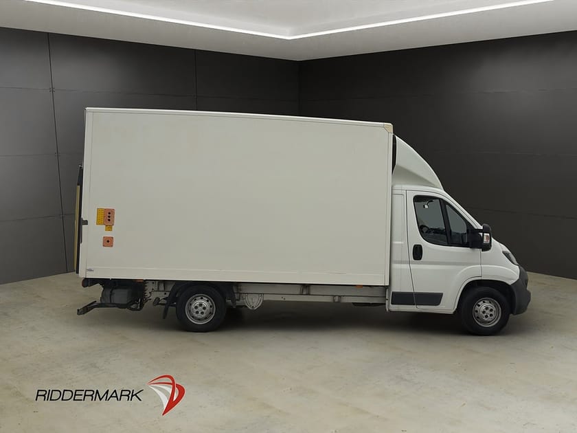 Bild 2 av Peugeot Boxer Chassi Cab 2.2HDi BAKGAVELLYFT 3-Sits Bluetooth Moms