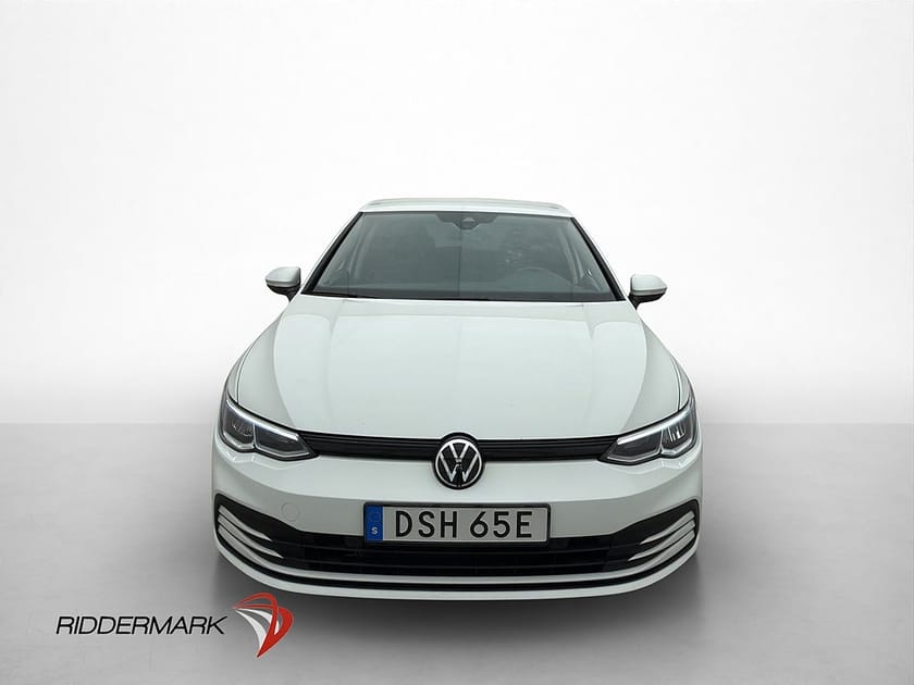 Bild 2 av Volkswagen Golf 1.0 eTSI 110hk CarPlay Sensorer Rattvärme