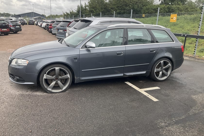Bild 3 av Audi S4 Avant 4.2 (344hk) Reparationsobjekt