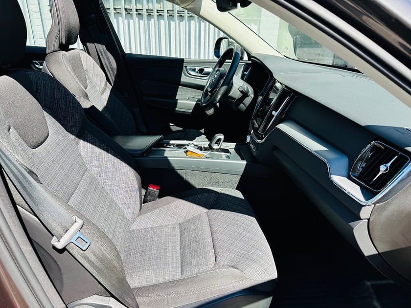 Bild 5 av Volvo XC60 Recharge T6 AWD 350HK / PANORAMA / NAVI / DRAG
