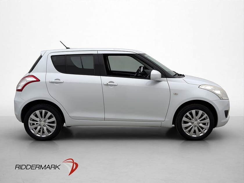 Bild 4 av Suzuki Swift 1.2 DOHC 4x4 Bluetooth Värmare Keyless Fart