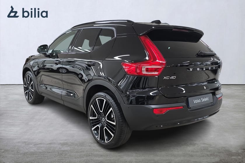 Bild 2 av Volvo XC40 B4 FWD Bensin Ultra Dark/Dragkrok/Värmare/Panorama