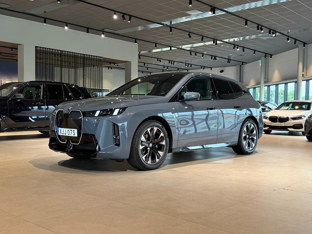 BMW iX xDrive60, 544hk, 2026