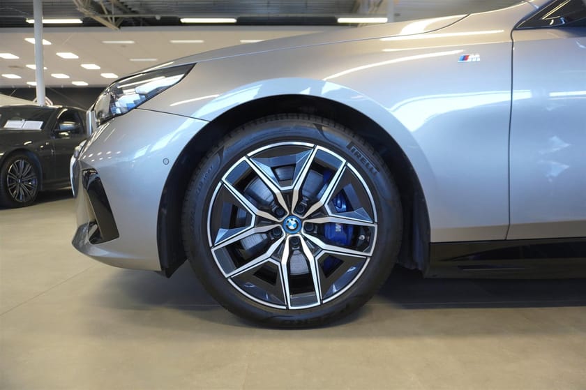 Bild 3 av BMW i5 eDrive40 Sedan M Sport Inno H K Fartpilot Pro P