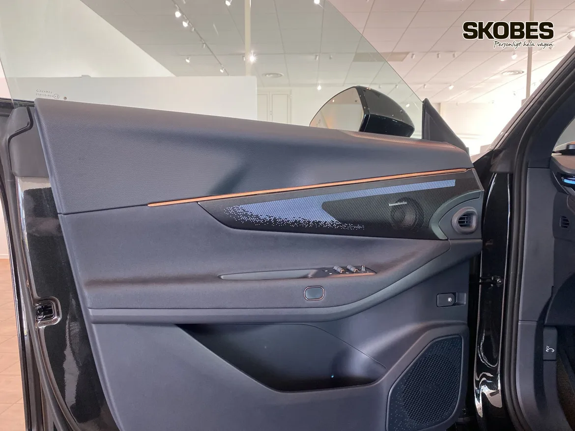 Lynk & Co 08 PHEV