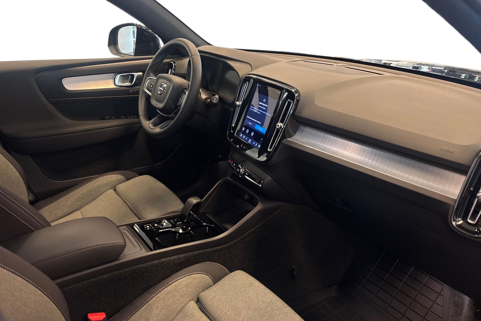 Volvo XC40 B4 FWD Bensin Plus Dark 2025, bild 7/10