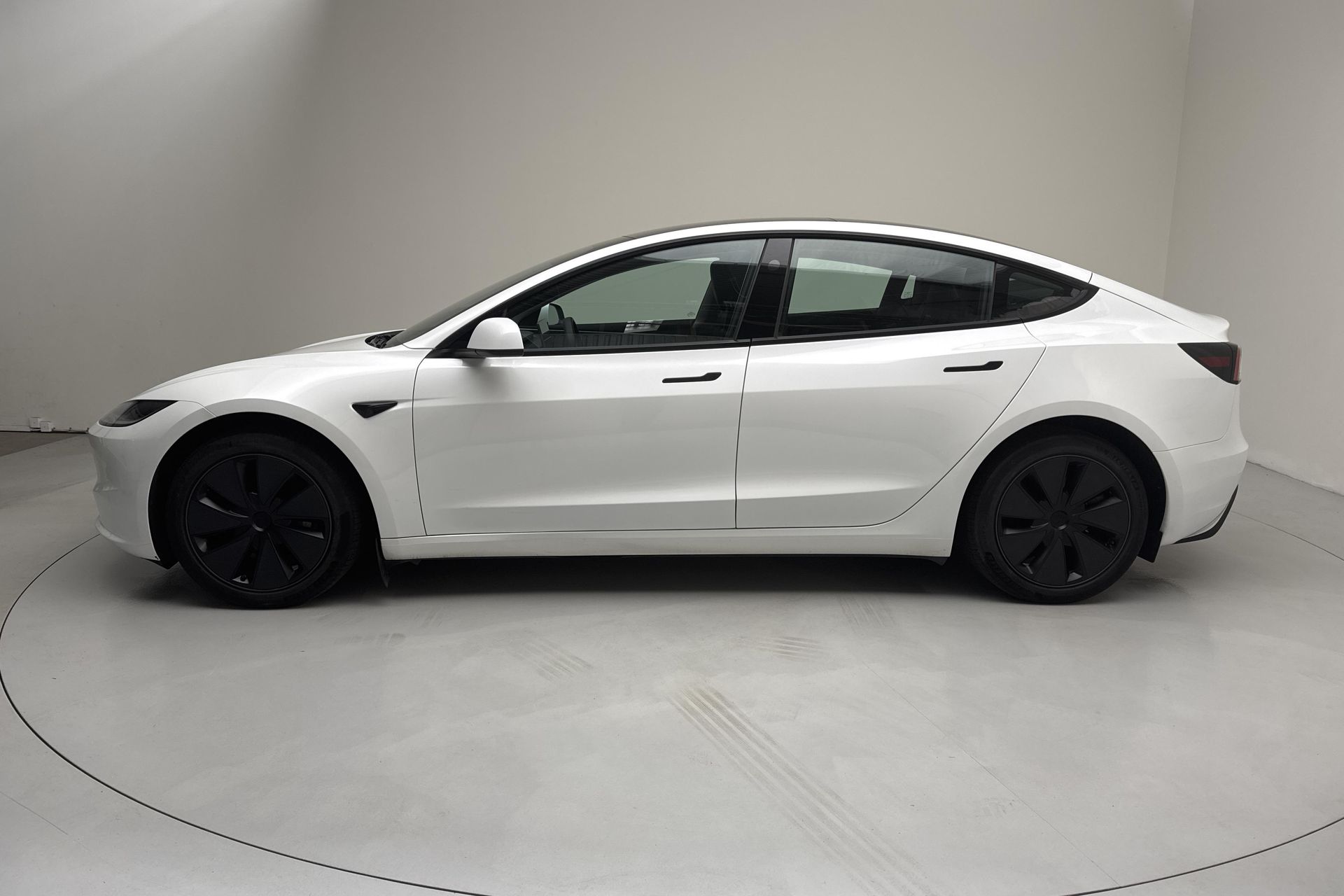 Tesla Model 3 Standard Range 2024, bild 2/10