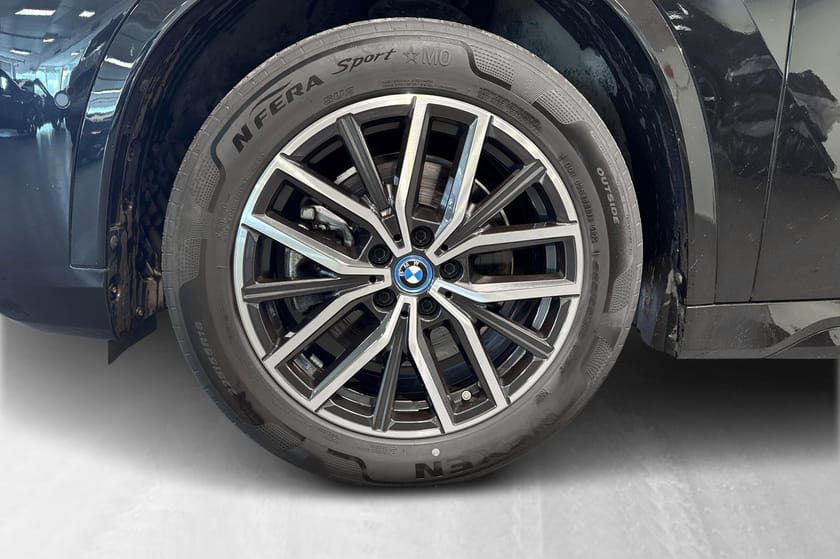 Bilde 5 av BMW iX1 xDrive30 Fully Charged, H/K, Adp-cruise, El-seter, HUD