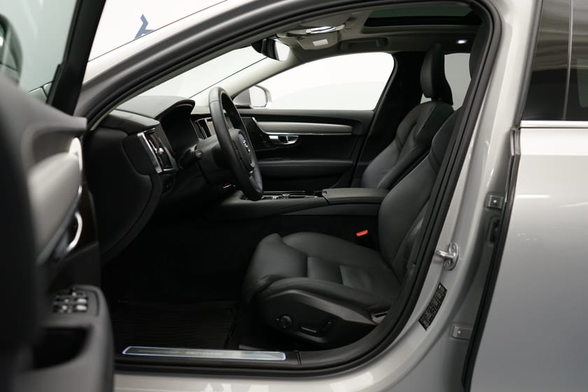 Bild 5 av Volvo V90 Recharge T8 Ultimate Bright, Dragkrok, HarmanKardon PremiumSound, Navigation