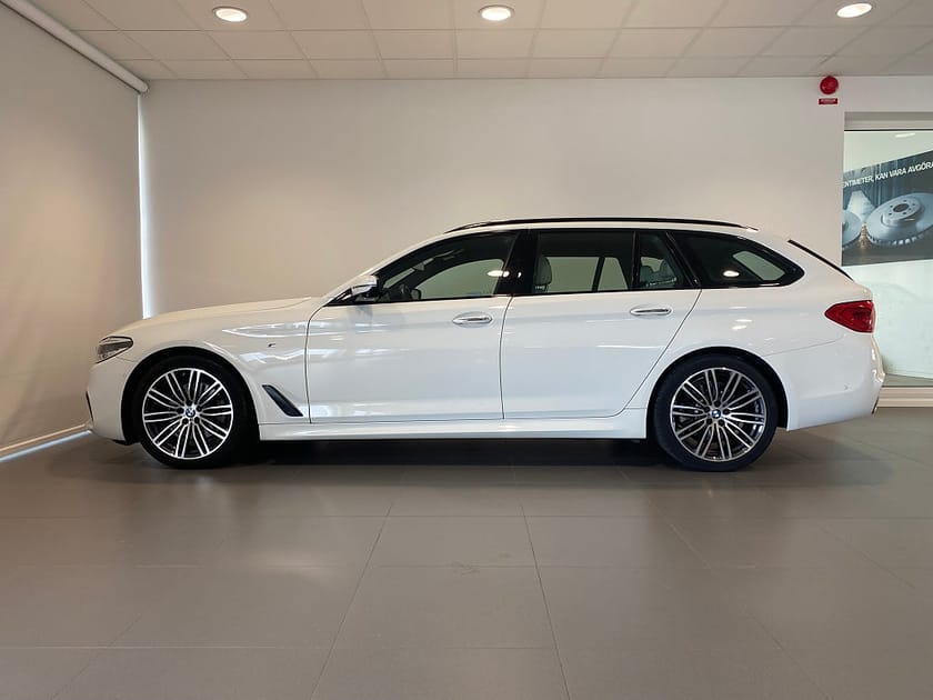 Bild 2 av BMW 520d xDrive Touring 520 Driving Assistant Head-up-display HiFi-högtalarsystem