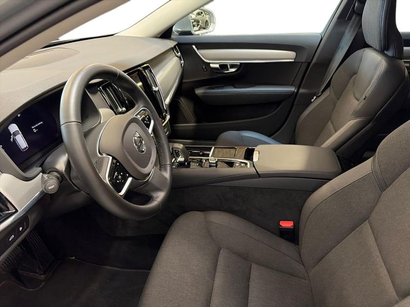 Bild 4 av Volvo V90 T6 Core Edition II, Navigation, Parkeringskamera bak, Elmanövrerad Baklucka, Tonade rutor, Dragkrok halvautomatisk