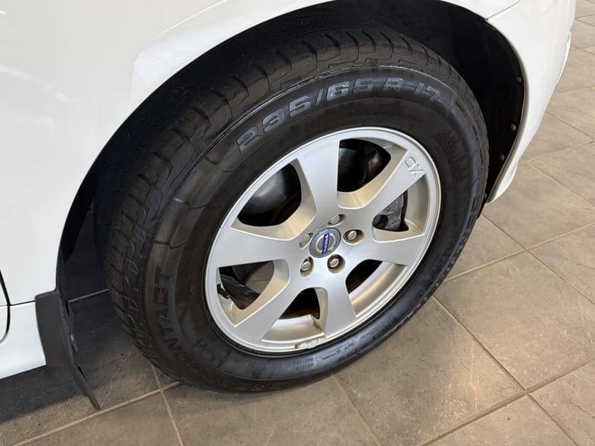 Bild 3 av Volvo XC60 D4 AWD Momentum 181hk Drag/Aut/Pano