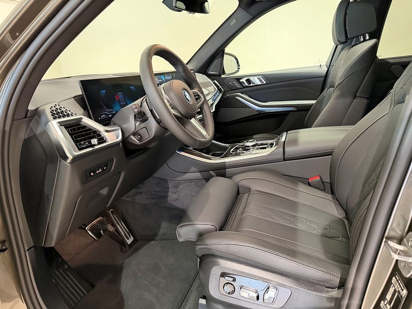 Bild 3 av BMW X5 xDrive50e xDrive 50e, M-Sport Pro, Sky Lounge, Drag, Komfortstol